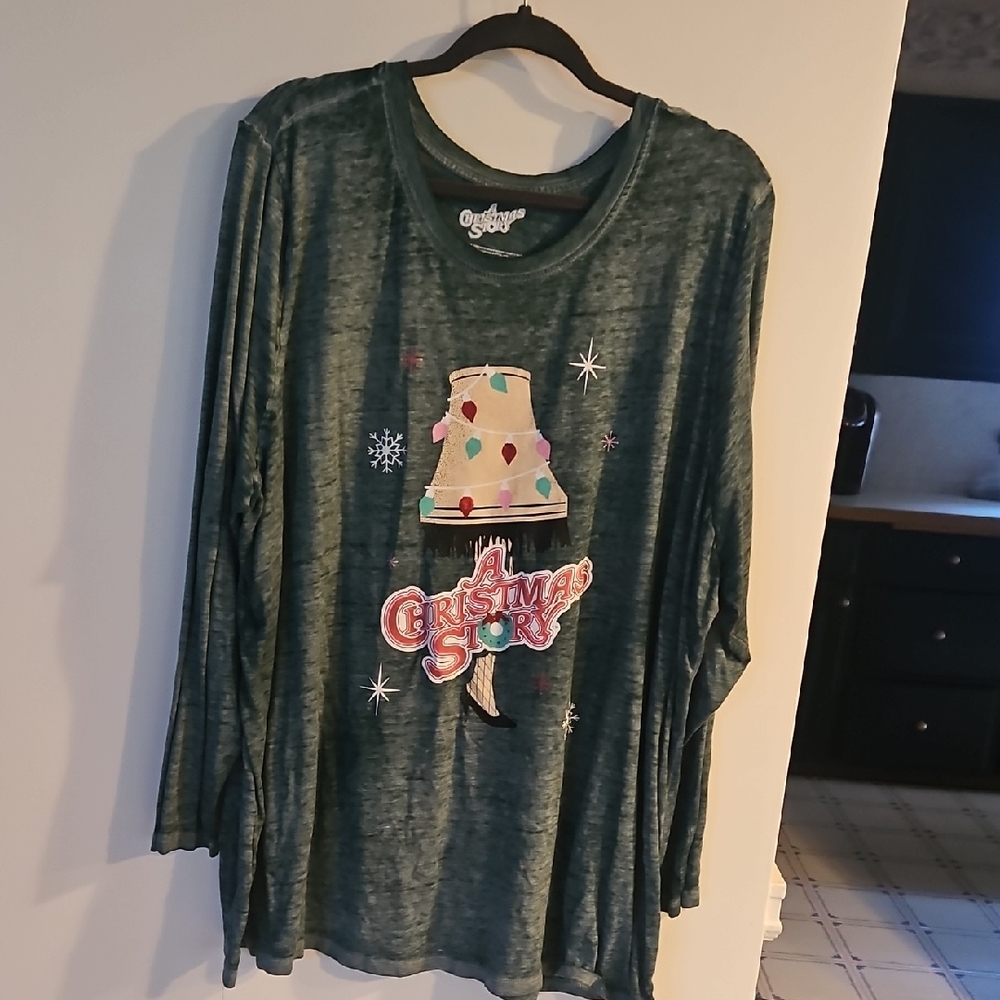 Lane Bryant Green Long Sleeve Tee - A Christmas Story Design